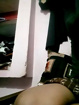 Snapshot of Hot_tin74 chatting on 11/19/25, 06:52 Hot tin74 online show from 11/19/25, 06:52