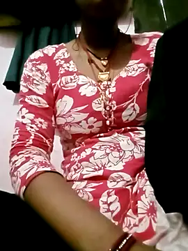 Snapshot of Hot_tin74 chatting on 11/28/25, 06:46 Hot tin74 online show from 11/28/25, 06:46