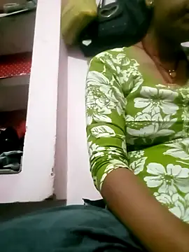 Snapshot of Hot_tin74 chatting on 12/01/25, 05:47 Hot tin74 online show from 12/01/25, 05:47