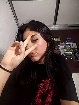 Snapshot of emmii_cute chatting on 10/15/25, 11:24 emmii cute online show from 10/15/25, 11:24
