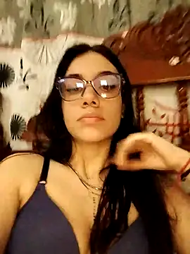 Snapshot of emmii_cute chatting on 10/04/25, 01:40 emmii cute online show from 10/04/25, 01:40