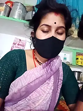 Snapshot of Reeta_cut chatting on 10/02/25, 05:05 Reeta cut online show from 10/02/25, 05:05