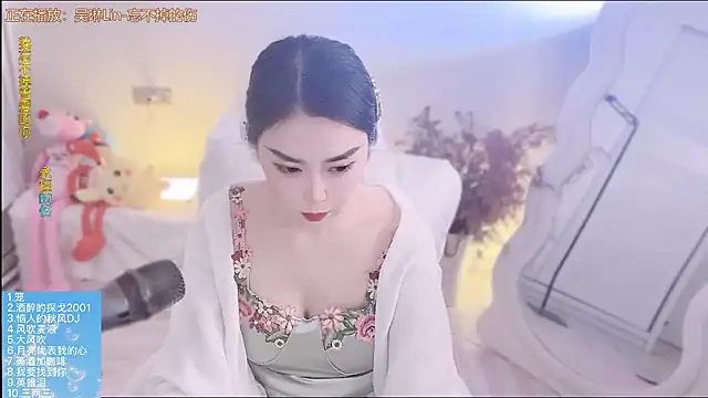 Snapshot of QQ__2025 chatting on 10/13/25, 10:50 QQ 2025 online show from 10/13/25, 10:50