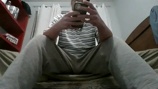 Snapshot of CouplesFuckToy69 chatting on 10/28/25, 04:35 CouplesFuckToy69 online show from 10/28/25, 04:35