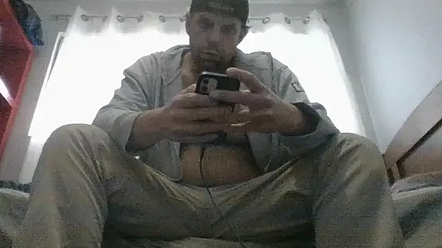 Snapshot of CouplesFuckToy69 chatting on 10/20/25, 06:52 CouplesFuckToy69 online show from 10/20/25, 06:52