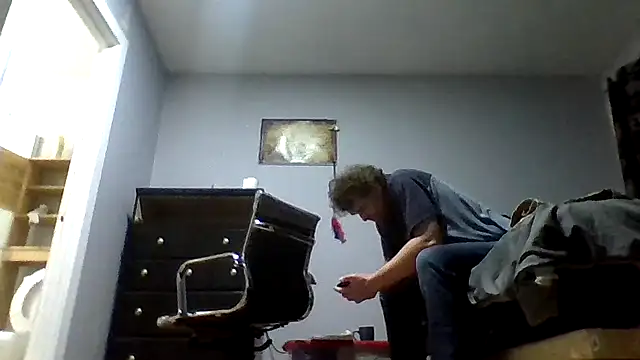 Snapshot of CouplesFuckToy69 chatting on 12/05/25, 04:11 CouplesFuckToy69 online show from 12/05/25, 04:11