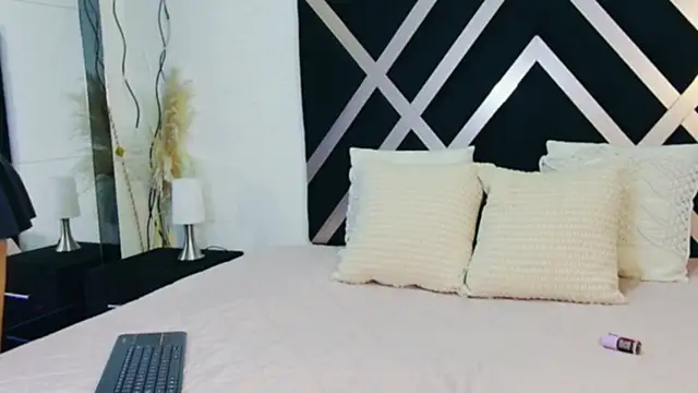 Lily Evaans  online show from 09/10/25, 11:53