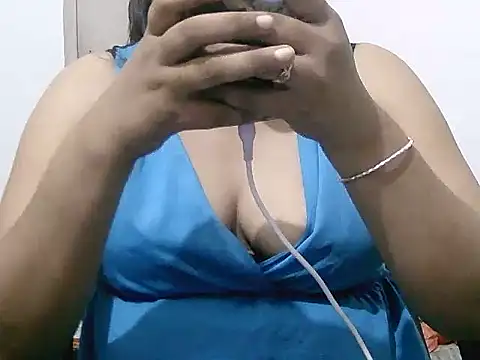 Snapshot of Mon-Luv chatting on 09/14/25, 06:30 Mon-Luv online show from 09/14/25, 06:30