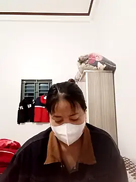 Snapshot of Linda885 chatting on 12/18/25, 04:22 Linda885 online show from 12/18/25, 04:22