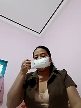 Snapshot of Linda885 chatting on 12/18/25, 04:17 Linda885 online show from 12/18/25, 04:17