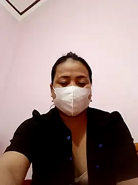 Snapshot of Linda885 chatting on 12/17/25, 03:17 Linda885 online show from 12/17/25, 03:17