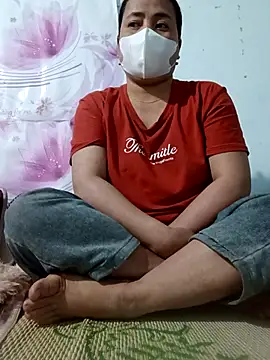 Snapshot of Linda885 chatting on 12/16/25, 08:40 Linda885 online show from 12/16/25, 08:40