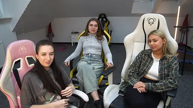 Snapshot of _Lili_054 chatting on 09/23/25, 10:22  Lili 054 online show from 09/23/25, 10:22