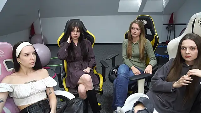 Snapshot of _Lili_054 chatting on 09/25/25, 10:32  Lili 054 online show from 09/25/25, 10:32