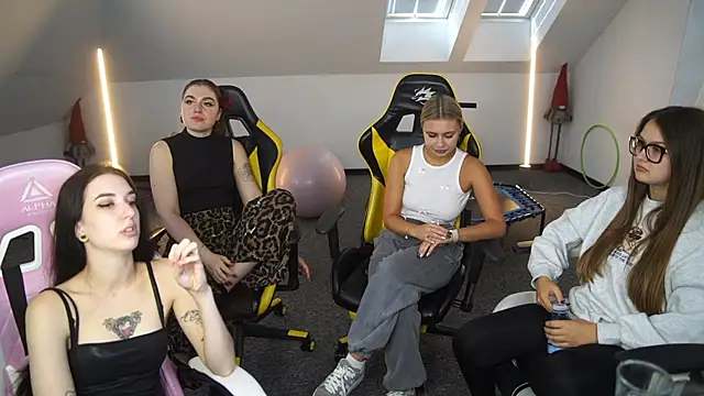 Snapshot of _Lili_054 chatting on 09/24/25, 10:22  Lili 054 online show from 09/24/25, 10:22