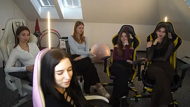 Snapshot of _Lili_054 chatting on 10/02/25, 10:18  Lili 054 online show from 10/02/25, 10:18