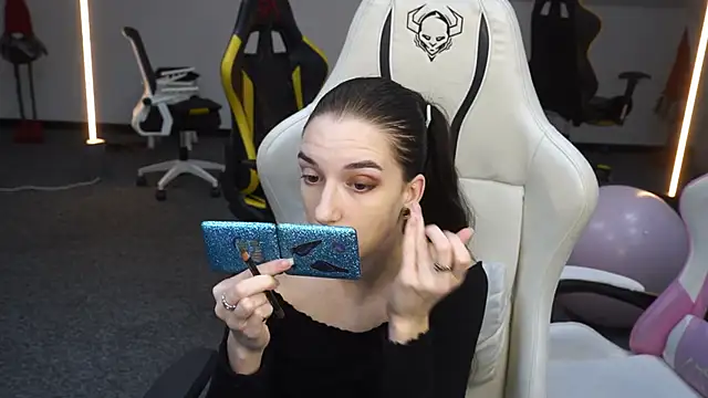 Snapshot of _Lili_054 chatting on 10/04/25, 10:28  Lili 054 online show from 10/04/25, 10:28