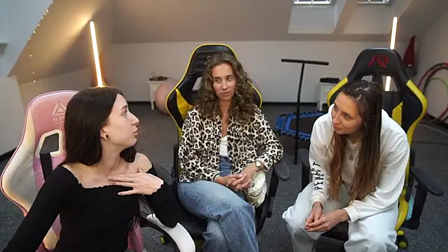 Snapshot of _Lili_054 chatting on 09/19/25, 11:03  Lili 054 online show from 09/19/25, 11:03