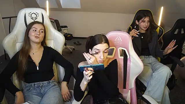 Snapshot of _Lili_054 chatting on 10/03/25, 10:39  Lili 054 online show from 10/03/25, 10:39