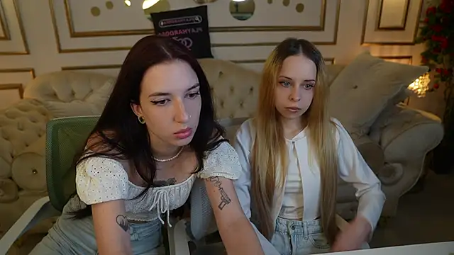 Snapshot of _Lili_054 chatting on 10/29/25, 11:31  Lili 054 online show from 10/29/25, 11:31