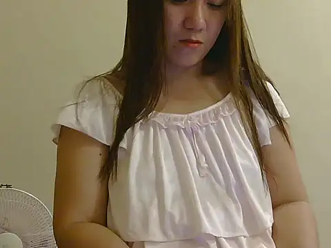 Lovelyclaya online show from 04/18/26, 12:51