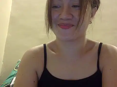 Snapshot of Lovelyclaya chatting on 10/20/25, 01:33 Lovelyclaya online show from 10/20/25, 01:33