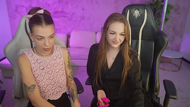 Ella 054 online show from 10/28/25, 03:55