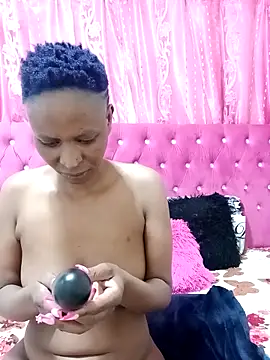 SexyBootie online show from 12/18/25, 09:29