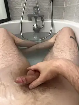 Snapshot of TomieSoichi chatting on 10/10/25, 04:57 TomieSoichi online show from 10/10/25, 04:57