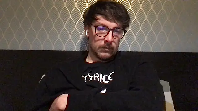 Snapshot of TomieSoichi chatting on 09/27/25, 08:15 TomieSoichi online show from 09/27/25, 08:15