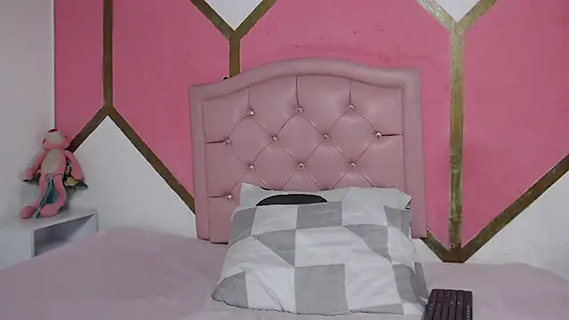 Snapshot of Mia_Wilsom chatting on 10/17/25, 11:45 Mia Wilsom online show from 10/17/25, 11:45
