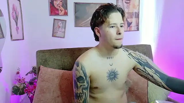  tylerr  online show from 10/02/25, 03:48