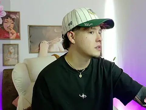  tylerr  online show from 10/01/25, 04:33