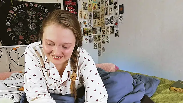 WonderConnie1 online show from 09/28/25, 02:24