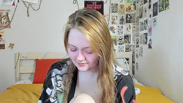 WonderConnie1 online show from 06/15/26, 02:23