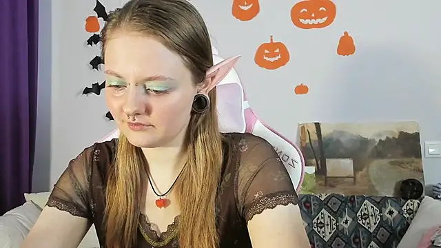 WonderConnie1 online show from 10/31/25, 10:12