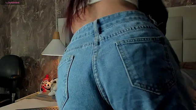 yiyisandoval online show from 04/08/26, 08:43