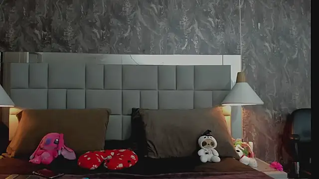 yiyisandoval online show from 03/19/26, 07:14