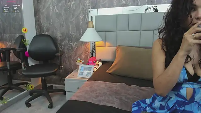 yiyisandoval online show from 02/17/26, 06:38