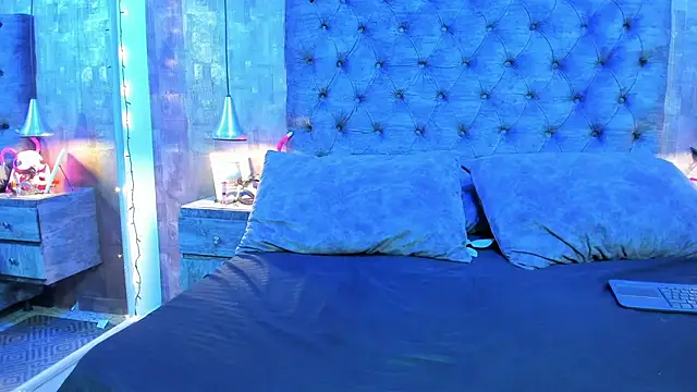 yiyisandoval online show from 11/20/25, 07:58