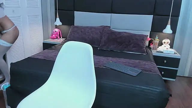 yiyisandoval online show from 01/09/26, 08:16