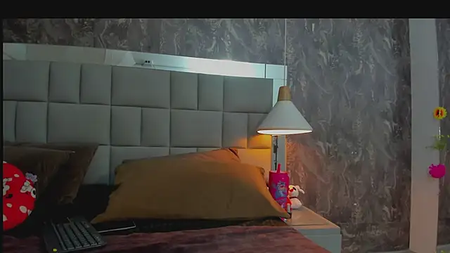 yiyisandoval online show from 03/09/26, 08:01