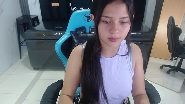 Snapshot of Emilia_love_a chatting on 10/15/25, 03:27 Emilia love a online show from 10/15/25, 03:27
