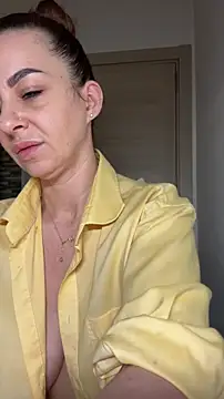 Roxanne Skye online show from 11/23/25, 04:50