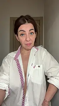 Roxanne Skye online show from 11/26/25, 03:12