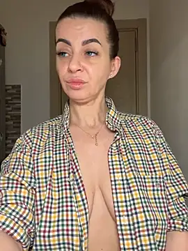 Roxanne Skye online show from 12/19/25, 04:27