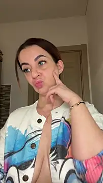 Roxanne Skye online show from 11/22/25, 04:33