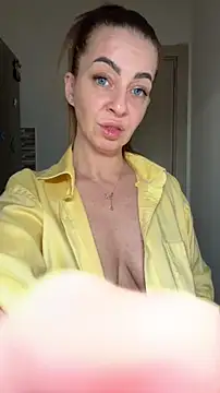 Roxanne Skye online show from 12/05/25, 03:43