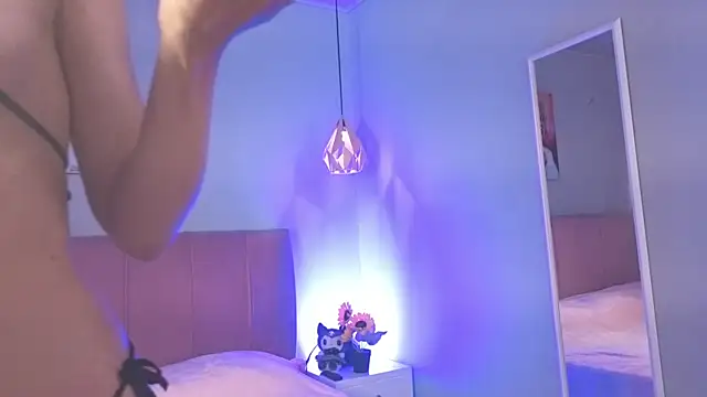 ela petit online show from 11/21/25, 08:52