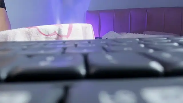 ela petit online show from 12/03/25, 09:14